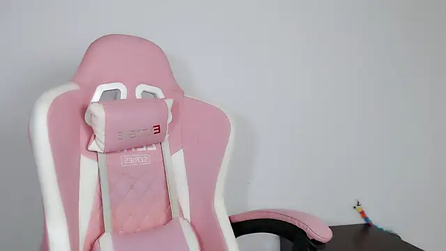 Snapshot of Cam-Ly chatting on September 28, 2025, 4:12 pm Cam-Ly online show from September 28, 2025, 4:12 pm