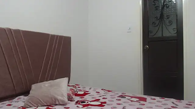 nathaly jones  online show from November 24, 2025, 11:54 am