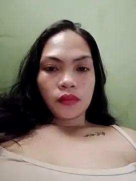 Snapshot of missluvv chatting on October 23, 2025, 12:43 am missluvv online show from October 23, 2025, 12:43 am