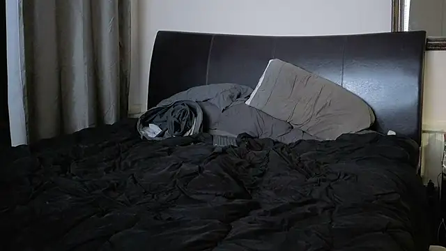 pantyhoselover54 online show from November 27, 2025, 7:21 am