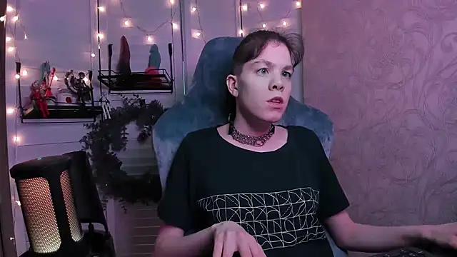 Snapshot of aestheticbeing chatting on December 17, 2025, 12:44 pm aestheticbeing online show from December 17, 2025, 12:44 pm