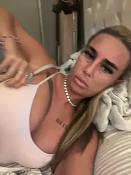 Snapshot of EllieMaeBaby chatting on October 15, 2025, 8:53 pm EllieMaeBaby online show from October 15, 2025, 8:53 pm