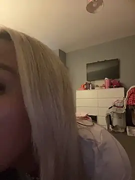 Snapshot of EllieMaeBaby chatting on November 16, 2025, 5:40 pm EllieMaeBaby online show from November 16, 2025, 5:40 pm