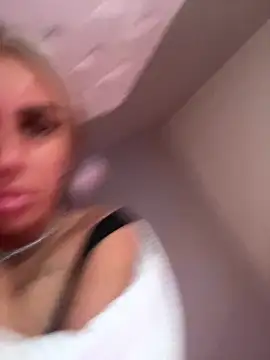 Snapshot of EllieMaeBaby chatting on November 21, 2025, 9:41 am EllieMaeBaby online show from November 21, 2025, 9:41 am