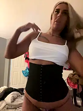 Snapshot of EllieMaeBaby chatting on November 22, 2025, 5:56 pm EllieMaeBaby online show from November 22, 2025, 5:56 pm