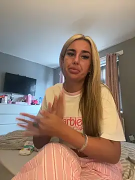 Snapshot of EllieMaeBaby chatting on December 5, 2025, 1:20 pm EllieMaeBaby online show from December 5, 2025, 1:20 pm