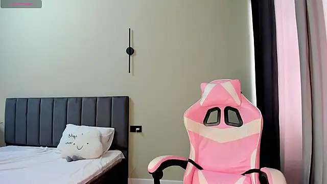 obokozu mai online show from September 14, 2025, 4:33 am