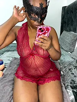 Snapshot of wellbuiltDiosa chatting on October 5, 2025, 10:51 pm wellbuiltDiosa online show from October 5, 2025, 10:51 pm