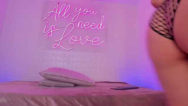 Snapshot of aleksandramiller_ chatting on May 15, 2026, 5:14 am aleksandramiller online show from May 15, 2026, 5:14 am
