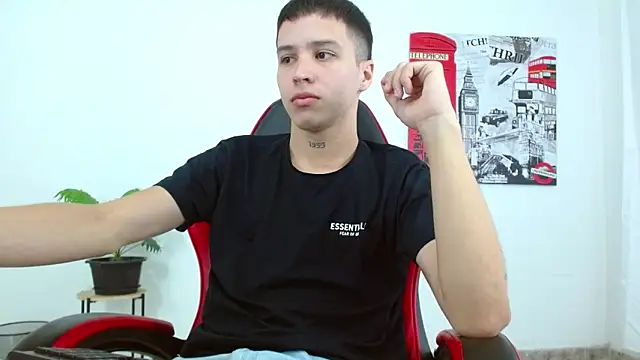 Cumandres18 online show from November 14, 2025, 2:16 pm