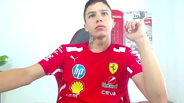 Cumandres18 online show from January 8, 2026, 3:14 pm