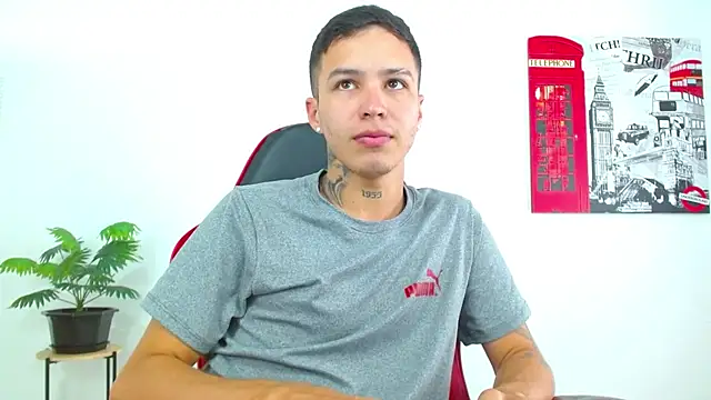 Cumandres18 online show from April 10, 2026, 2:33 pm