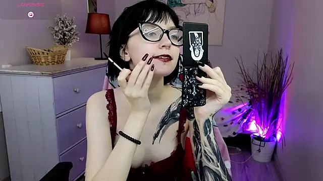 HazelTompson online show from November 30, 2025, 8:35 pm