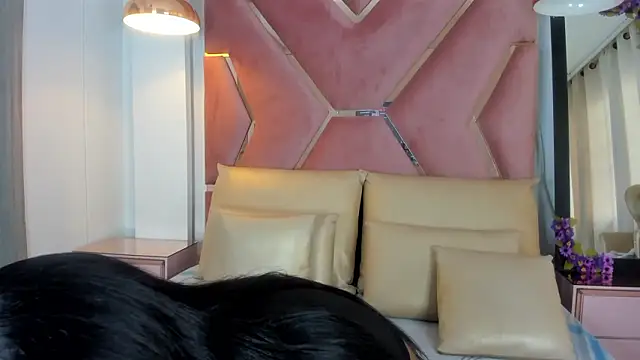 Snapshot of YallianaBrooks chatting on February 2, 2026, 8:18 pm YallianaBrooks online show from February 2, 2026, 8:18 pm