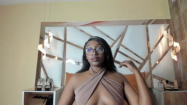 Snapshot of YallianaBrooks chatting on April 14, 2026, 7:42 pm YallianaBrooks online show from April 14, 2026, 7:42 pm