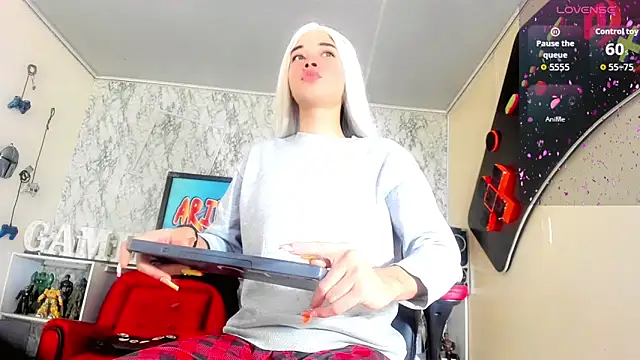 Madison Mujica online show from October 25, 2025, 11:07 am