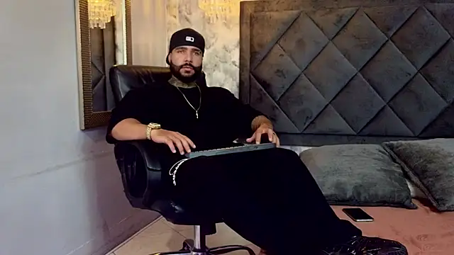 Apolo rousse1 online show from September 23, 2025, 9:07 pm