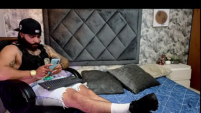 Apolo rousse1 online show from October 8, 2025, 8:50 pm