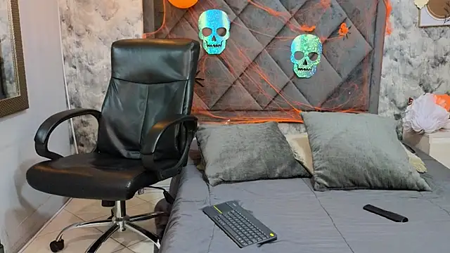 Apolo rousse1 online show from October 14, 2025, 9:15 pm