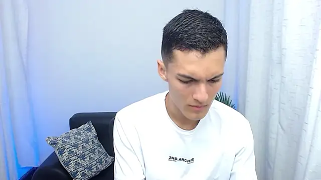 Matiius18 online show from October 23, 2025, 1:43 pm