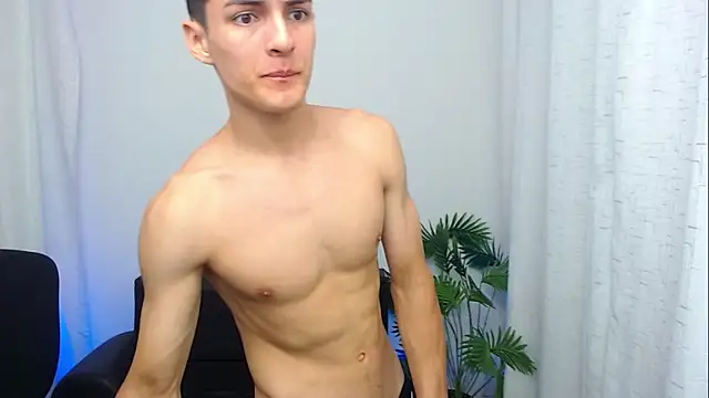 Matiius18 online show from December 4, 2025, 2:37 pm