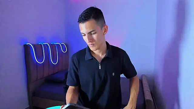 Snapshot of Matiius18 chatting on June 25, 2026, 3:38 pm Matiius18 online show from June 25, 2026, 3:38 pm