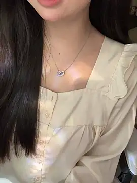 Nana kute20 online show from April 15, 2026, 7:58 pm