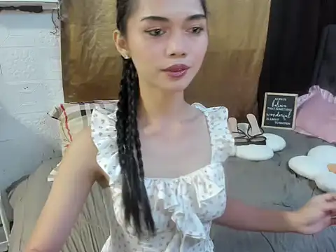 yunxieesweetgurl online show from October 24, 2025, 9:44 pm