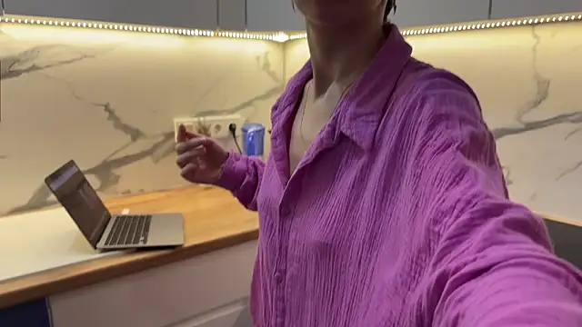 daniellia  online show from December 19, 2025, 9:05 am