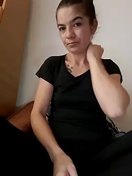 alinaalinutzq online show from November 2, 2025, 7:22 am