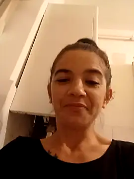 alinaalinutzq online show from November 23, 2025, 6:52 pm