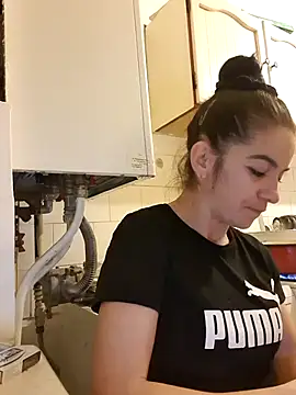 alinaalinutzq online show from December 18, 2025, 5:08 pm