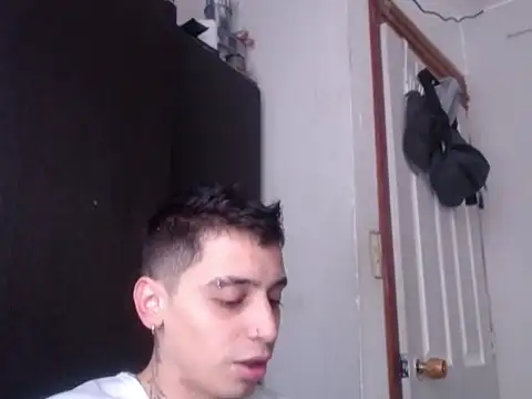 Snapshot of xalejo_max chatting on November 18, 2025, 4:44 pm xalejo max online show from November 18, 2025, 4:44 pm