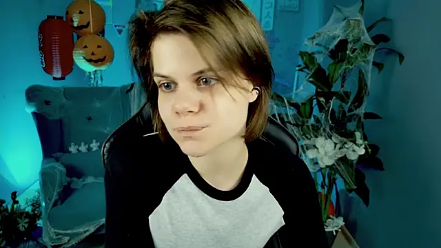 EllieMurler online show from November 1, 2025, 9:22 am