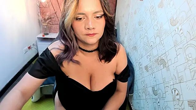 Kiara Cruz   online show from April 10, 2026, 8:35 pm