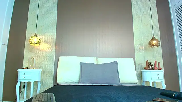 Tiifany Baker online show from October 24, 2025, 8:05 pm