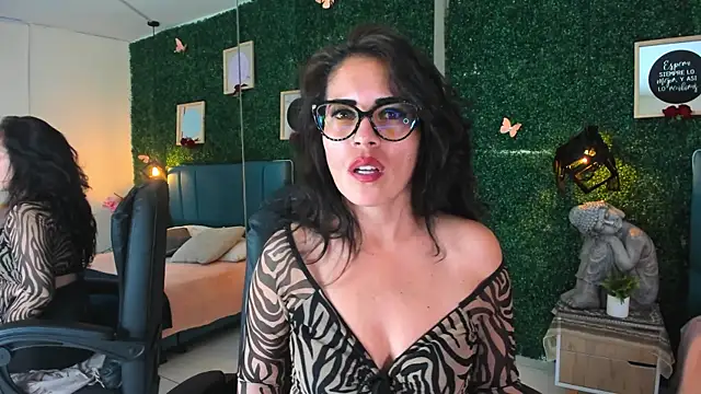 Linagh  online show from October 27, 2025, 5:17 pm