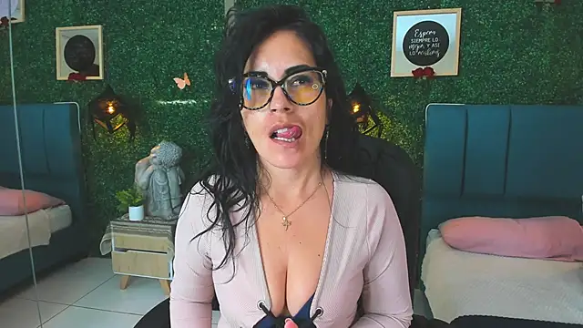 Linagh  online show from November 8, 2025, 11:43 am