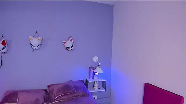 Zoe Lynch  online show from November 19, 2025, 12:05 pm