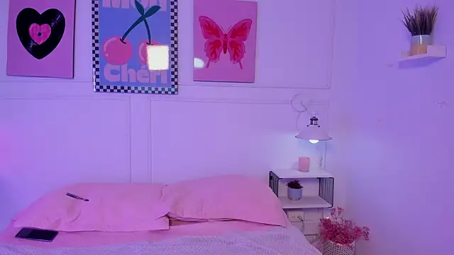 Zoe Lynch  online show from April 3, 2026, 12:25 pm