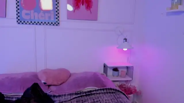 Zoe Lynch  online show from April 13, 2026, 11:37 am