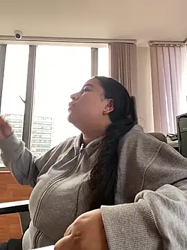 Zoey thompson online show from March 27, 2026, 7:46 pm