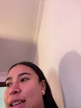 Zoey thompson online show from April 16, 2026, 7:47 pm