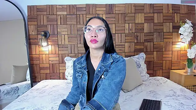 lucyy liiuu online show from October 24, 2025, 8:05 pm