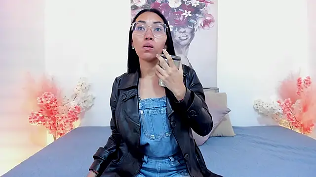 lucyy liiuu online show from November 1, 2025, 1:02 pm