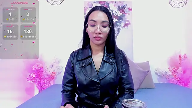 lucyy liiuu online show from November 10, 2025, 1:32 pm