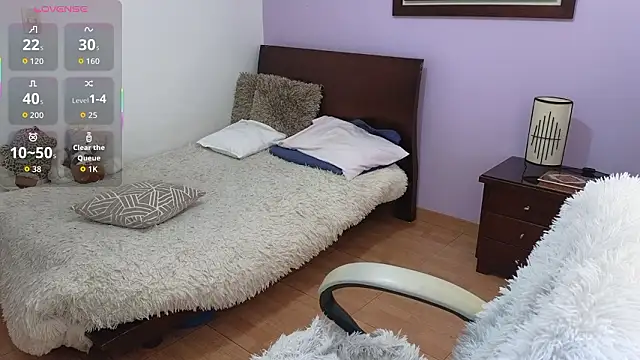 mirandahabach333 online show from February 2, 2026, 9:13 pm