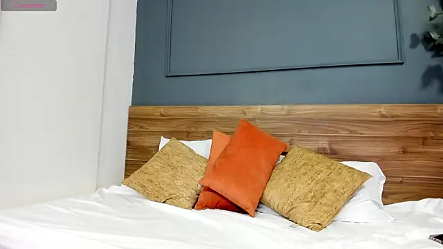 Mia smith x1 online show from November 20, 2025, 7:57 pm