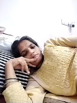 Snapshot of Sofia_kuuu chatting on November 3, 2025, 4:58 am Sofia kuuu online show from November 3, 2025, 4:58 am