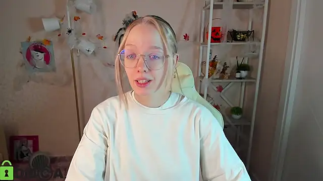 Snapshot of R0cket_bunny chatting on October 27, 2025, 1:09 am R0cket bunny online show from October 27, 2025, 1:09 am